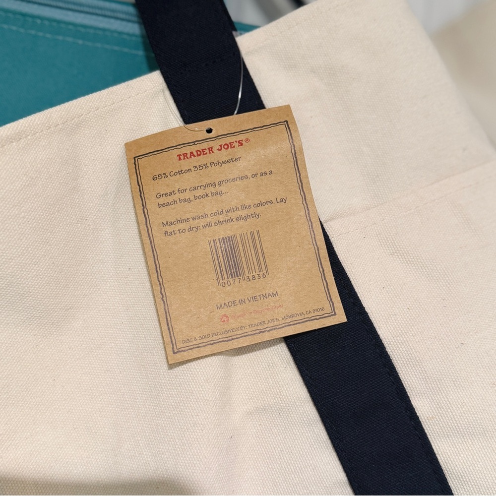 Trader Joe’s Cooler Bag & Reusable Tote Bundle - Picture 5 of 6